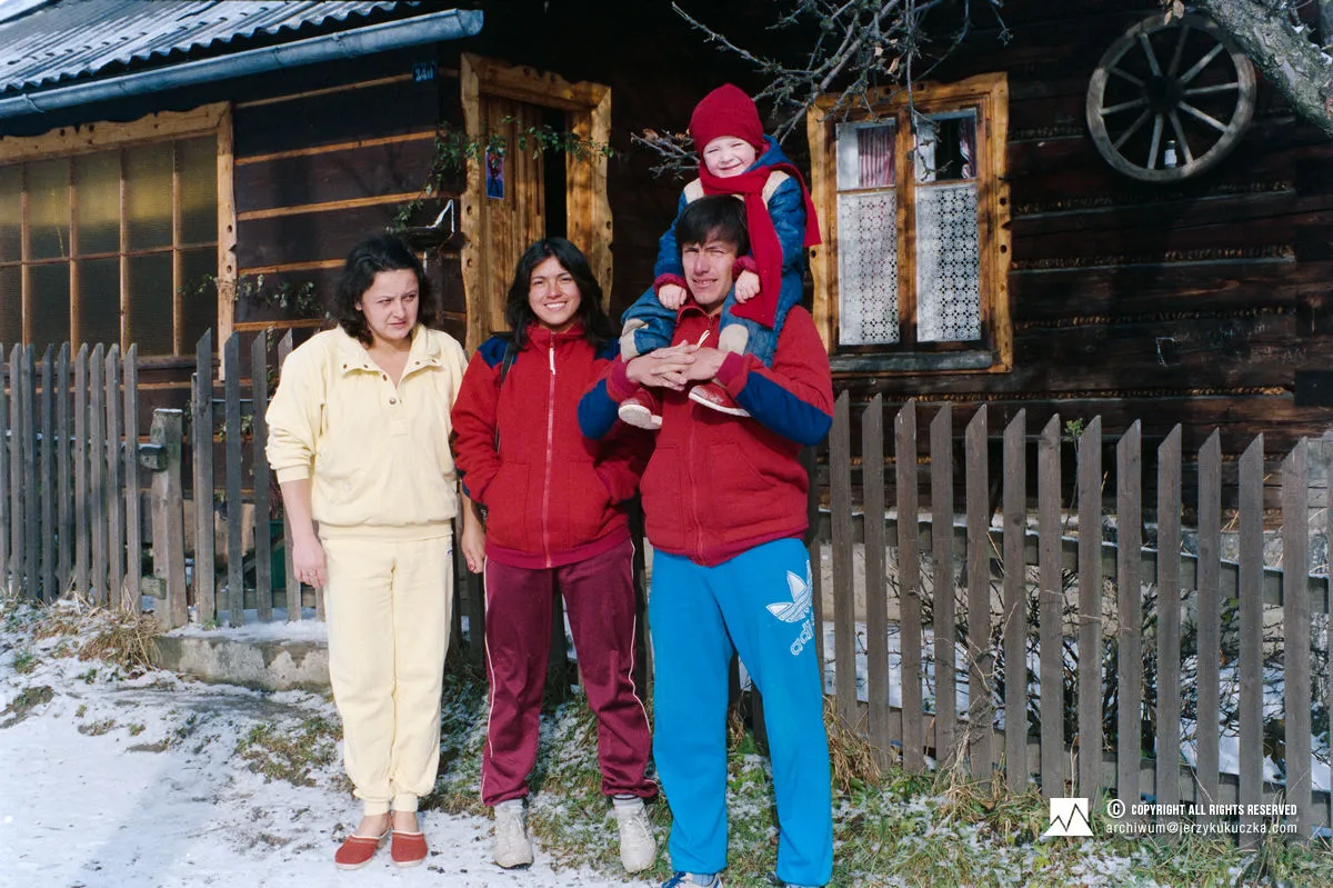 Cecylia Kukuczka, Elsa Avila i Carlos Carsolio w towarzystwie Wojtka Kukuczki, Istebna 1988